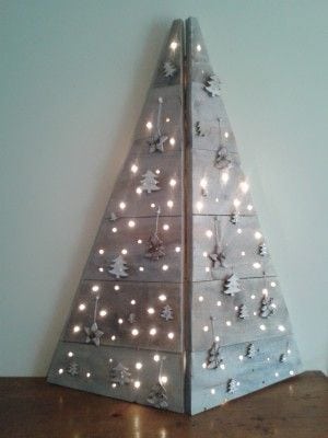 15 Christmas Trees Out Of Books Con Immagini Albero Di Natale
