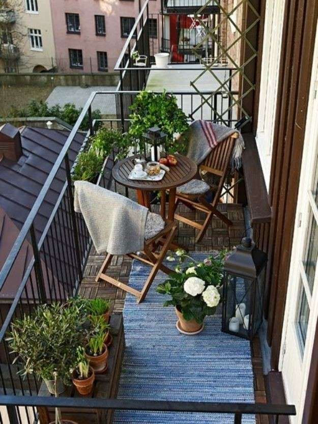 arredare un balcone piccolo consigli 5 consigli per arredare un arredo in legno sul balcone