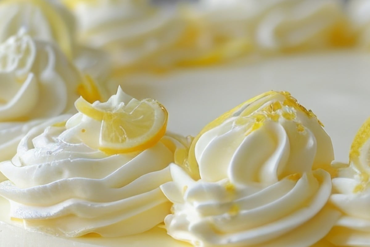 Mousse al limone senza lattosio né uova: ottima per dessert e per farcire crostate e bignè