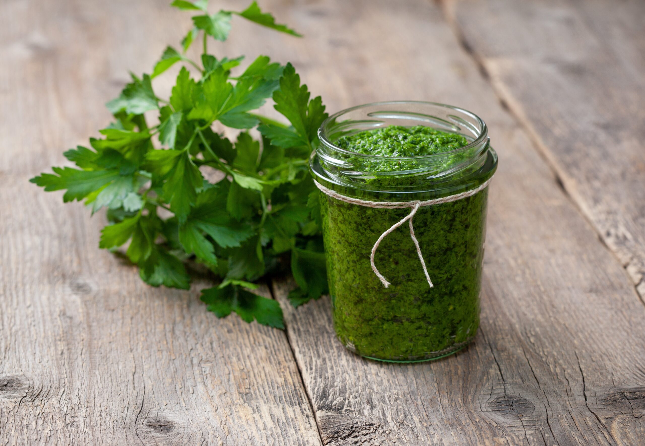 Pesto di prezzemolo: velocissimo e profumato, perfetto per la pasta