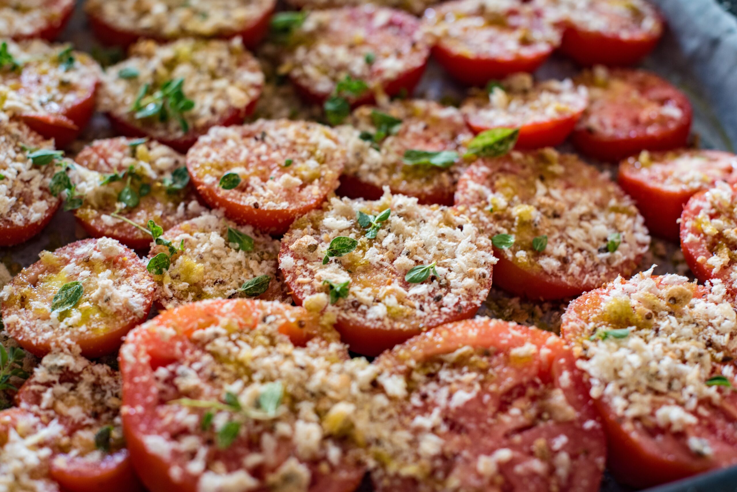 Pomodori gratinati al forno: buoni sempre, caldi, tiepidi o freddi