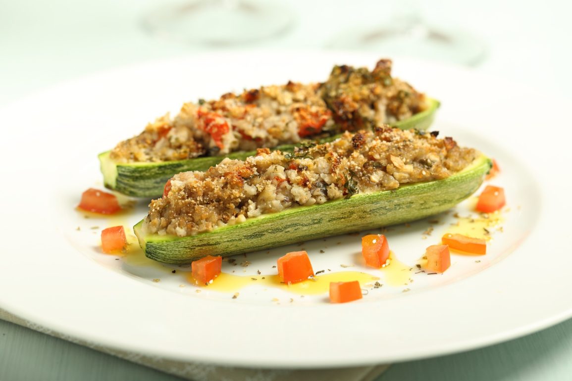 Zucchine ripiene vegane scaled 1