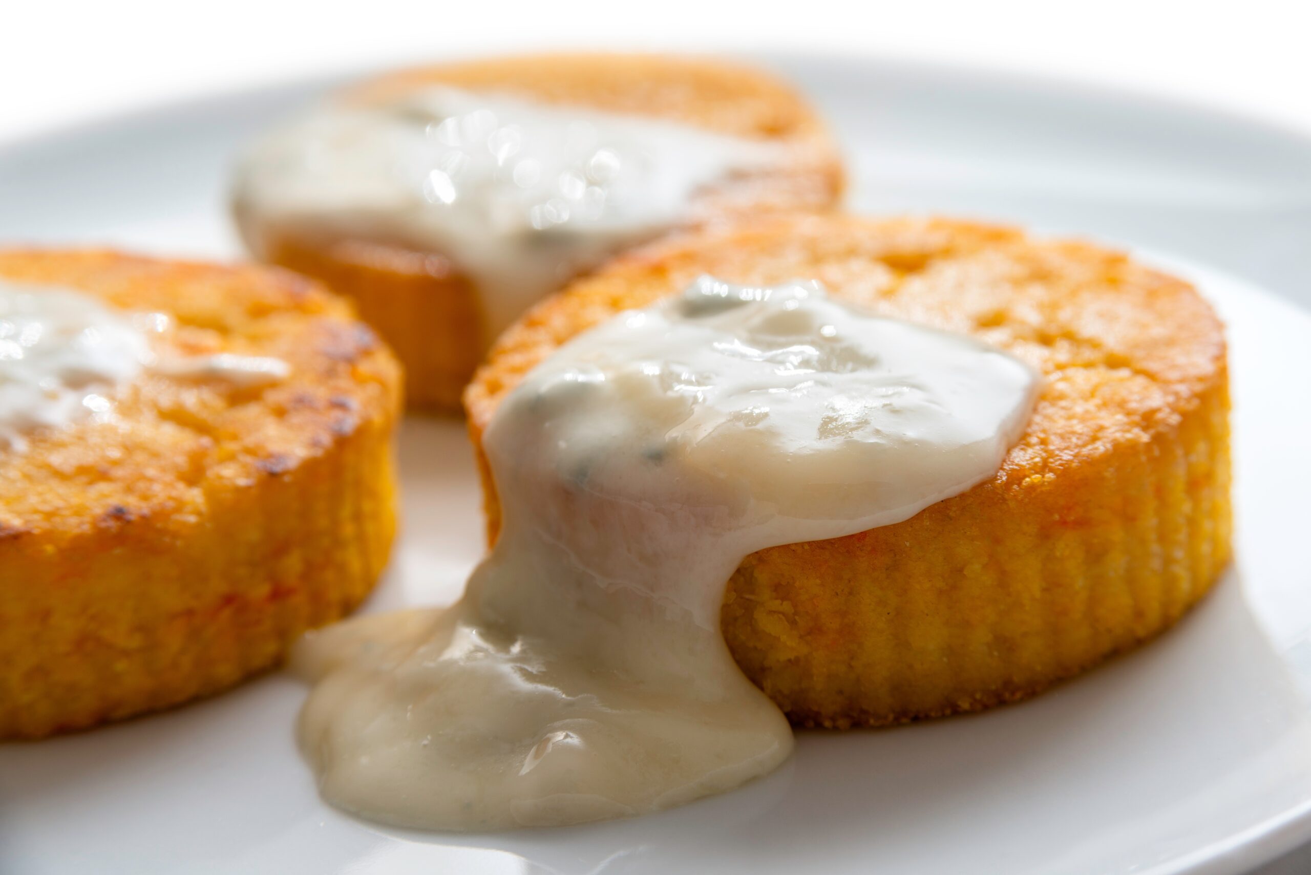 Medaglioni di polenta e gorgonzola: non aspettiamo Natale per gustarli